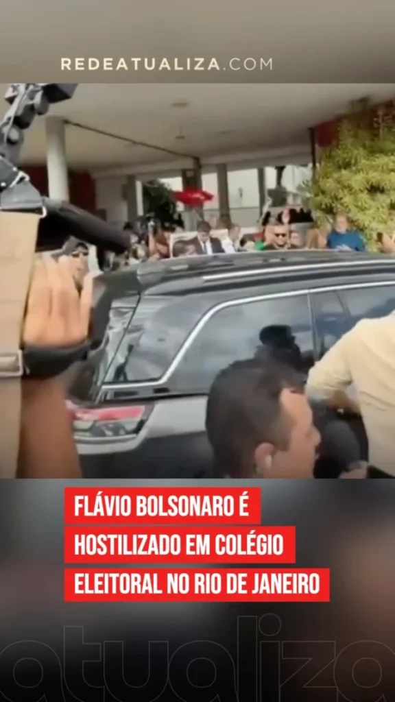 Flávio Bolsonaro é hostilizado no Rio ao acompanhar a esposa na votação